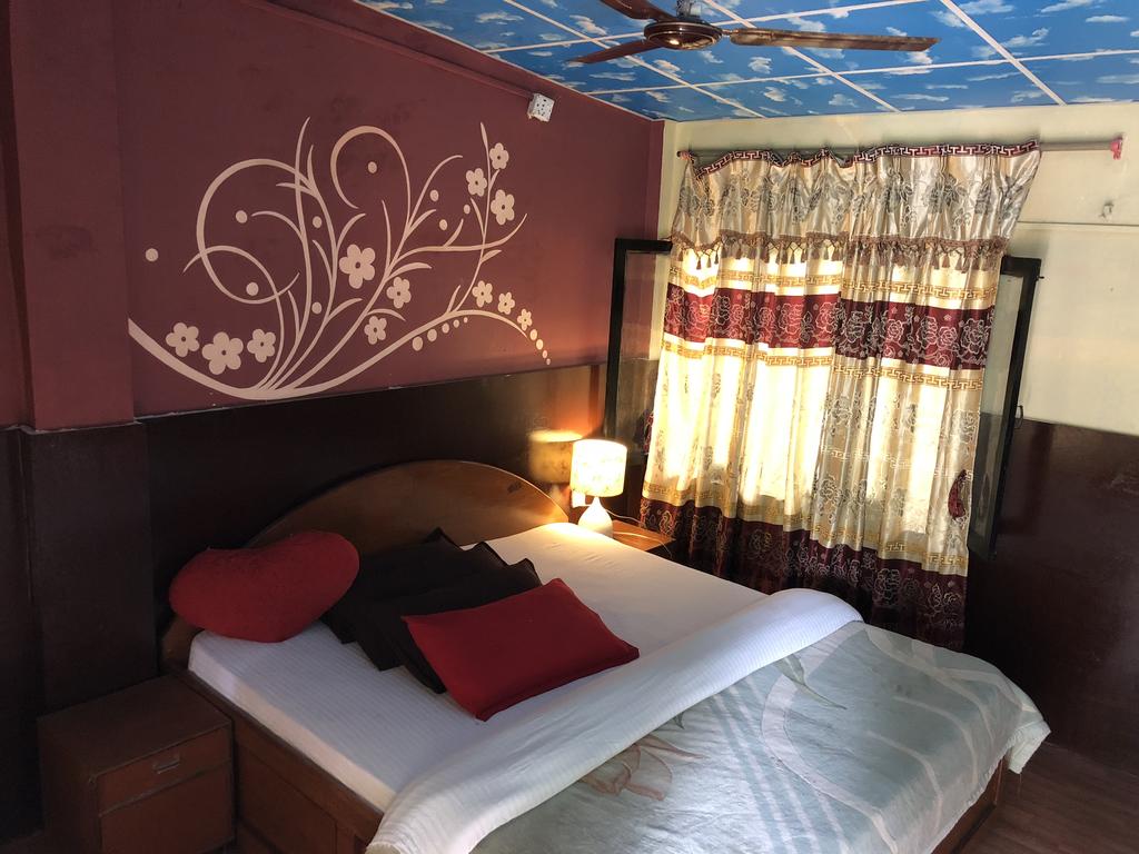 Safari Wildlife Lodge And Camp