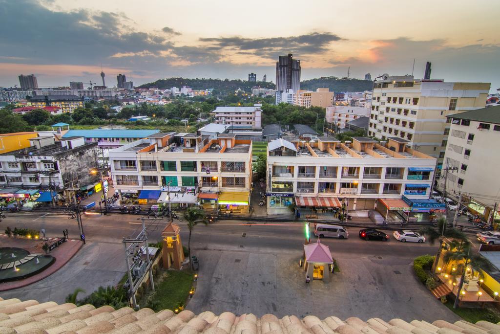 Gallery Image Of Phuphaya Resort Pattaya