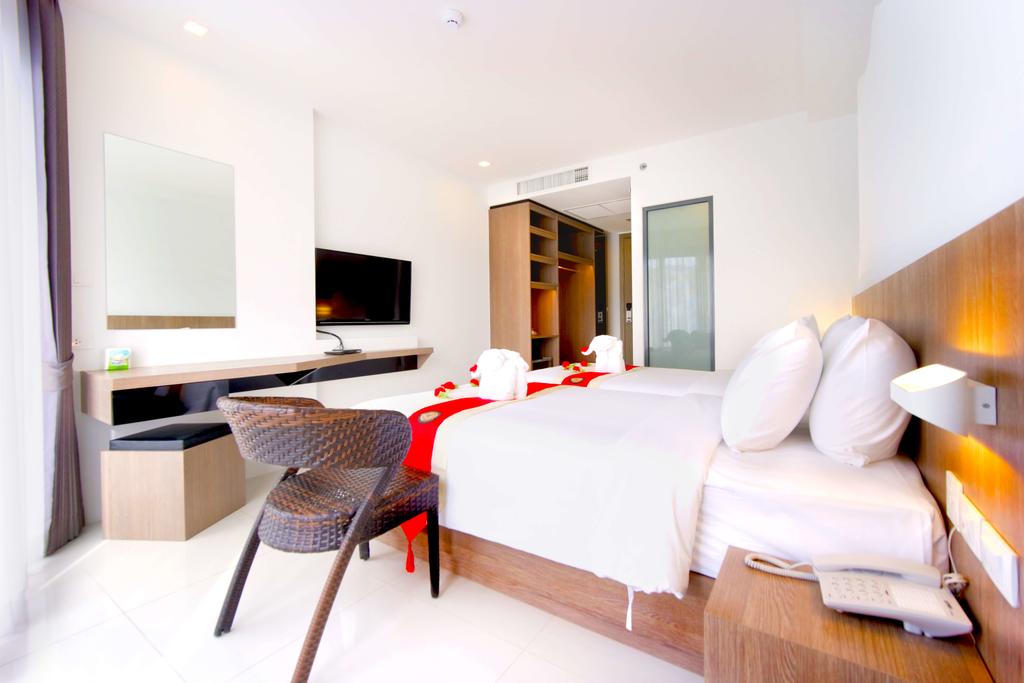 Gallery Image Of Phoenix Karon Beach Hotel 